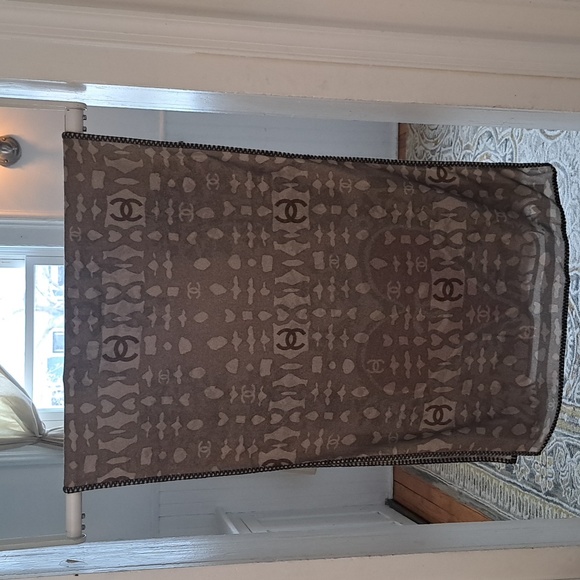 Chanel cashmere scarf - Picture 6 of 13